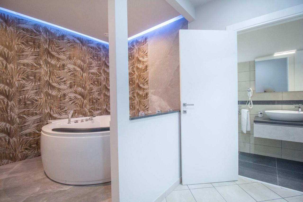 Royal Playa Suite And Apartament -Private Parking- Self Chek Out Catânia Exterior foto