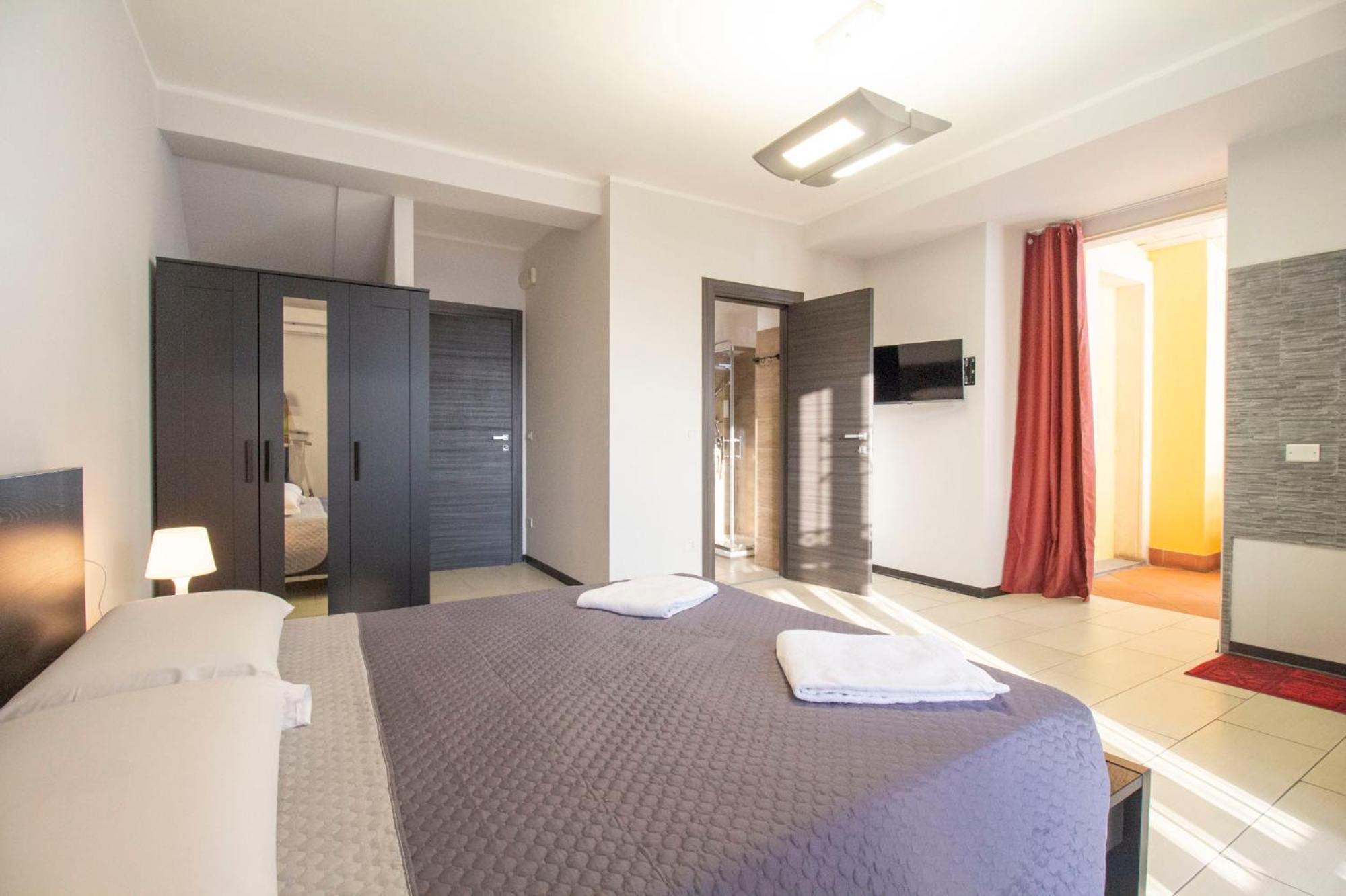 Royal Playa Suite And Apartament -Private Parking- Self Chek Out Catânia Exterior foto